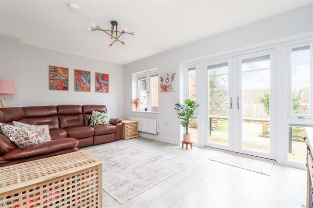 26, Thorn Way, Pease Pottage photo 2