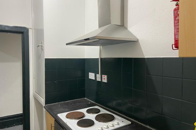 Flat 2, 52, Ash Tree Road, Manchester photo 4