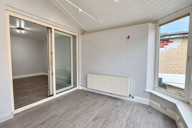 108 Sparrow Farm Drive, Feltham photo 5