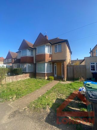 Thumbnail Shared accommodation to rent in Carisbrooke Road, Mitcham