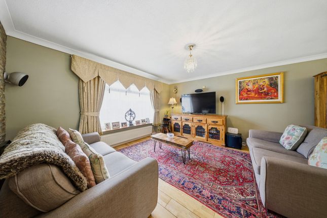 147, Carpenders Avenue, Watford photo 3