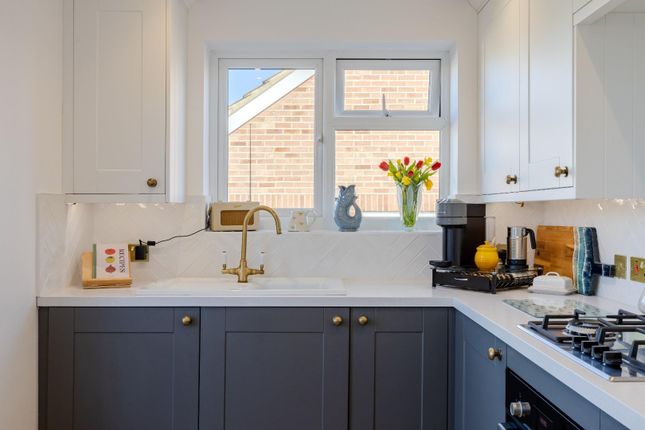 47, Chesterfield Crescent, Leigh-On-Sea photo 3
