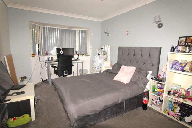 1, Squires Court, Sheerness photo 3