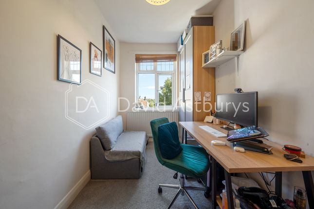 Flat 21 Monkswell Court, Colney Hatch Lane, Muswell Hill photo 5