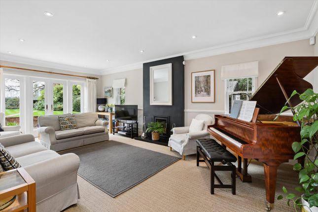 14, Beaconsfield Road, Esher photo 3