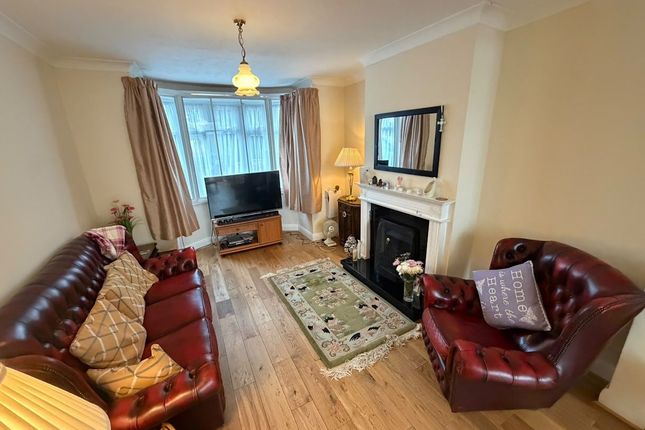 359, Hatton Road, Feltham photo 2