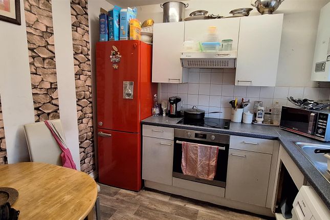 21, The Catkins, Peterborough photo 3