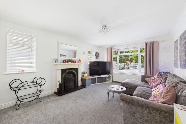 2 Lowes Close, Stokenchurch photo 4