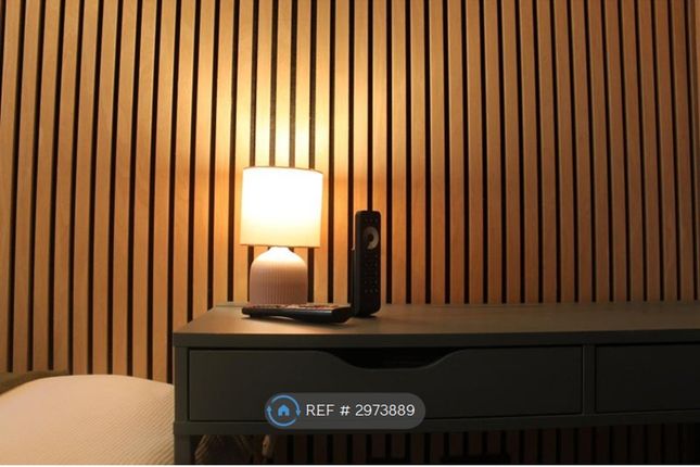 Flat, Crowhurst House Aytoun Road, London photo 3