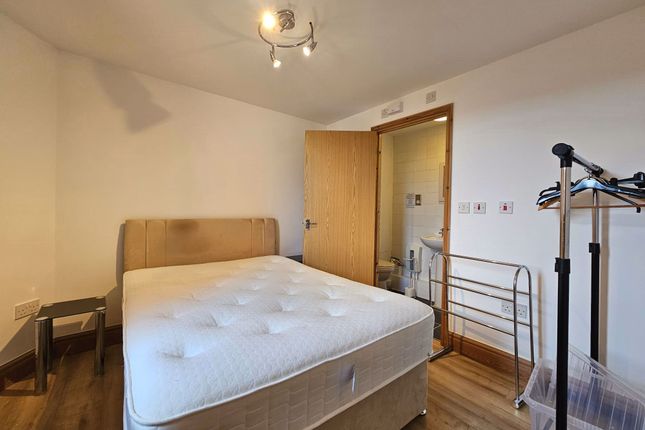 Flat 3, 4 Cheltenham Road, Gloucester photo 5