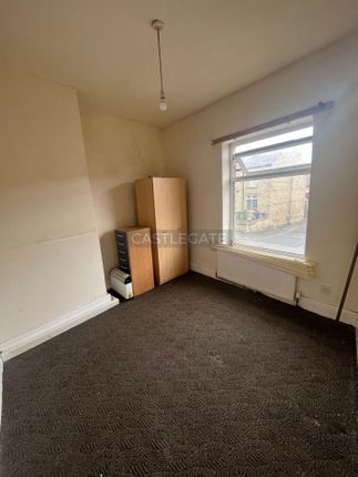 65 Yews Hill Road, Huddersfield photo 4