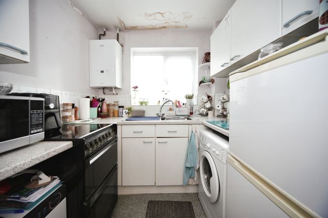 26, Thorntondale, Luton photo 3