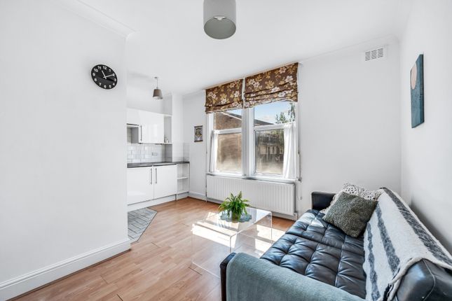 81  First Floor Flat, Greyhound Road, London photo 4