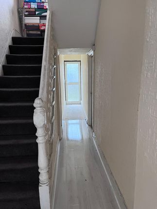 1-bed flat on Green Lane, Ilford, £220,000