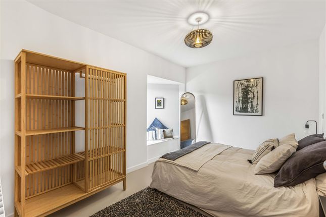 Flat for sale in Park Apartments, Inglemere Road, Tooting, London
