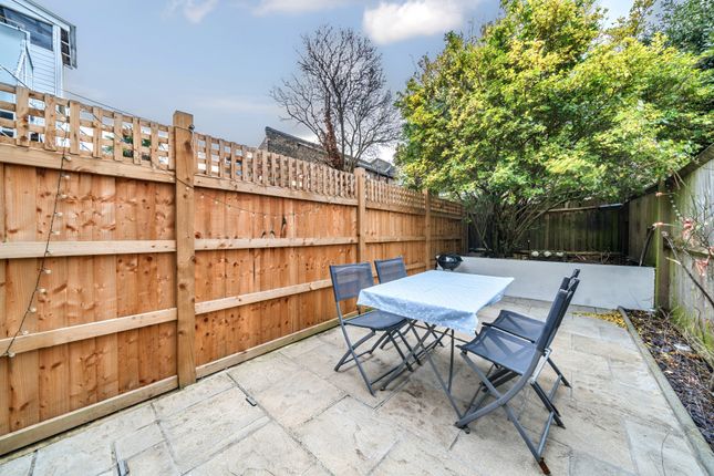 Flat for sale in Oakmead Road, Balham