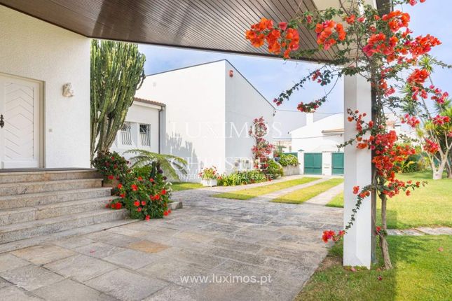 Villa for sale in 4740 Esposende, Portugal