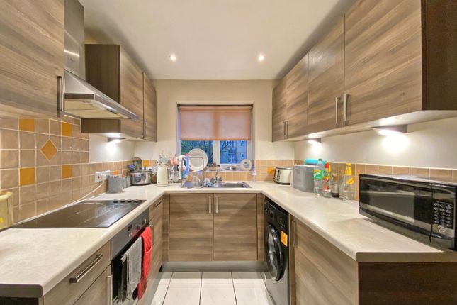 1, Honey Court, Farnborough photo 2