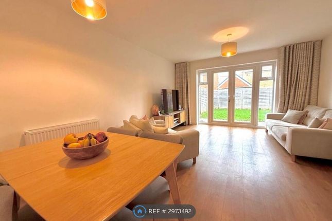 Magdalene Close, South Marston, Swindon photo 4
