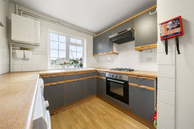 25 Bray Court,, North Parade, Chessington photo 4