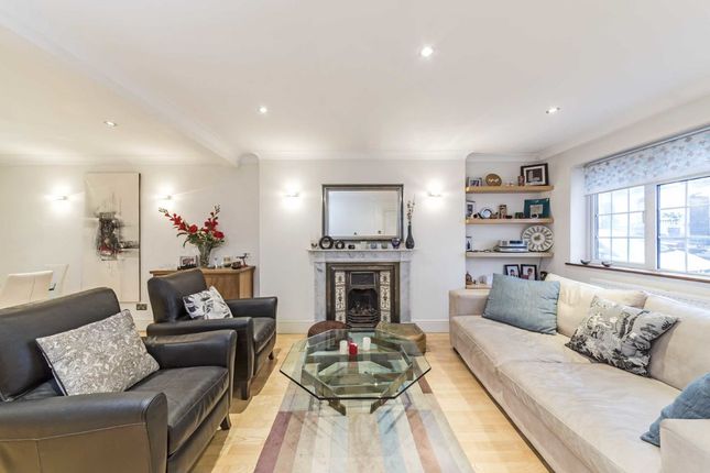 Terraced house to rent in Huntingdon Street, London