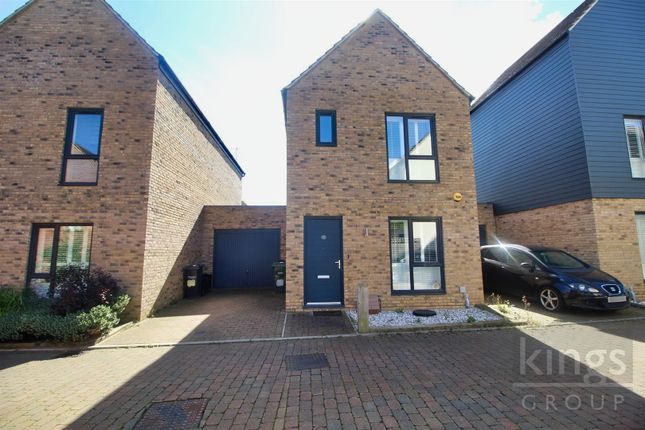 Link-detached house for sale in Markwick Avenue, Cheshunt, Waltham Cross