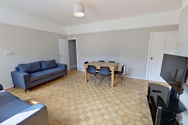 52  Kings Road, Leeds photo 2