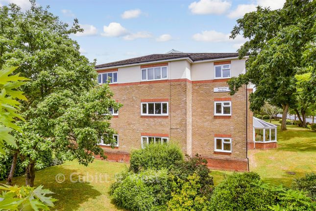 2-bed flat on 36, Peregrine Gardens, Croydon, £250,000