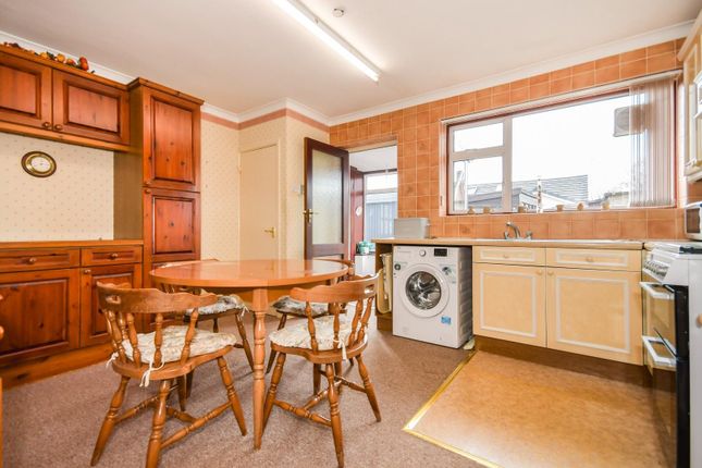 33, Glenwood Crescent, Sheffield photo 4