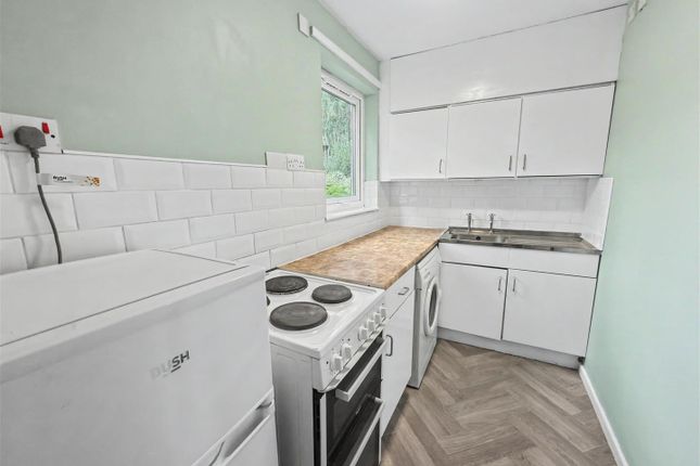 45, Quaker Lane, Darlington photo 3