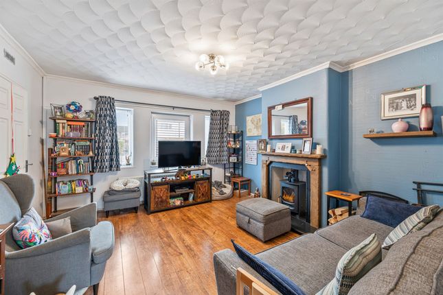 12 Queens Drive, Frodsham photo 2