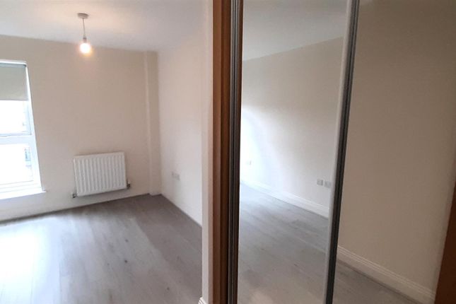 Flat to rent in Windsor Road, Slough