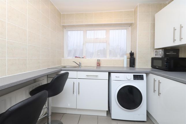 18, The Glebe, West Drayton photo 4