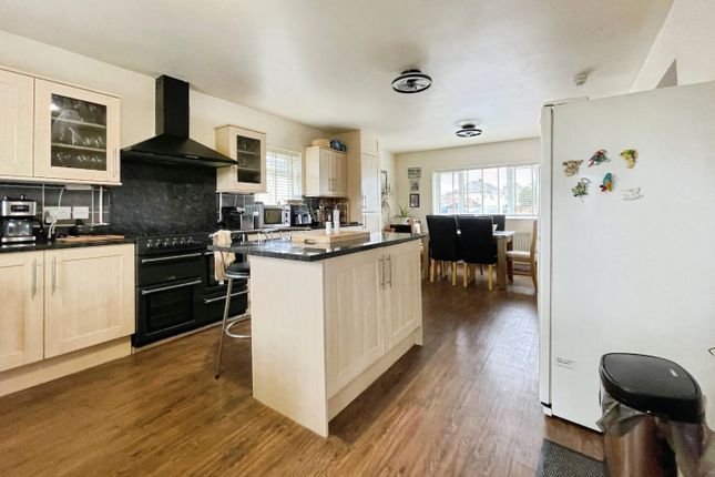 23, Plumpton Walk, Bradford photo 2