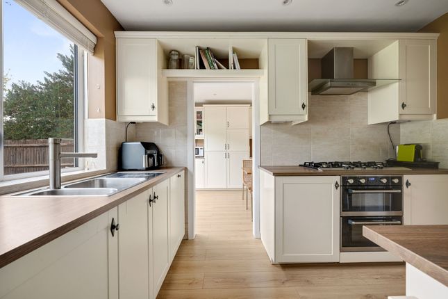 8 Whitegates Avenue, Sevenoaks photo 4
