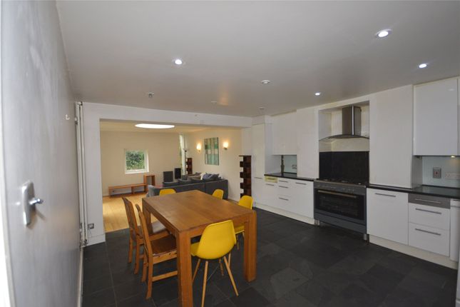 Flat 1, 81, Huron Road, London photo 3