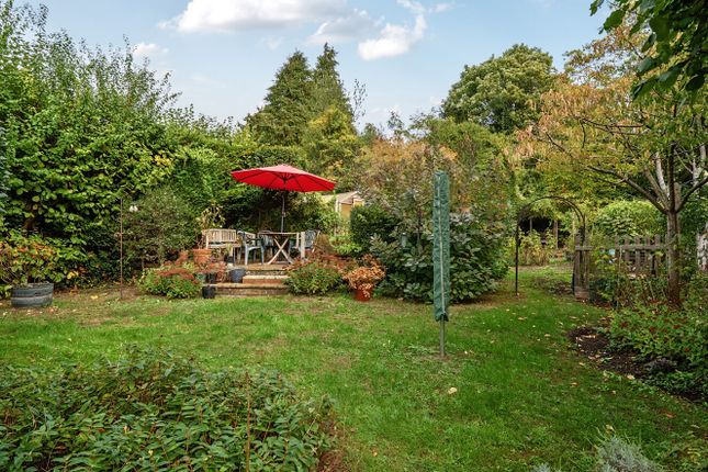 Chestnut Avenue, Surrey photo 2
