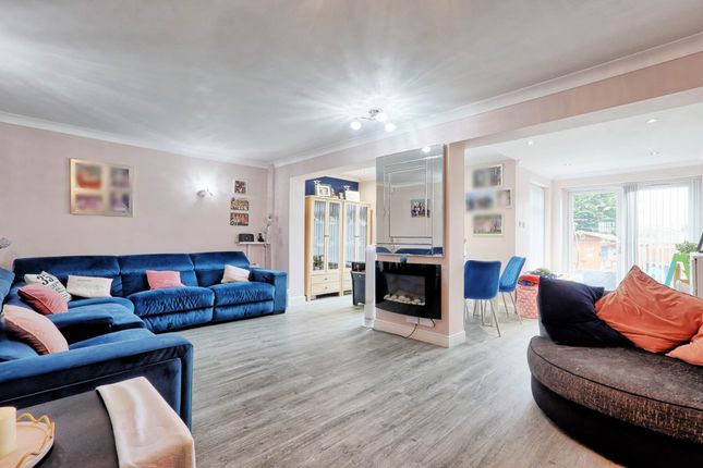 5, Grangeway, Benfleet photo 4