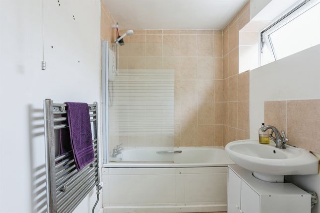 Flat for sale in Chelwood Close, Chippenham