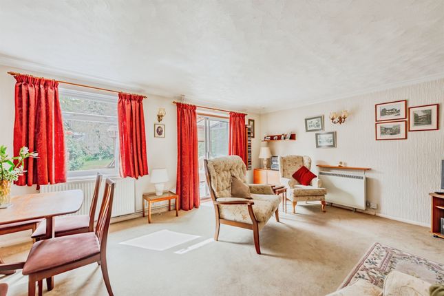 22, Colman Way, Redhill photo 2