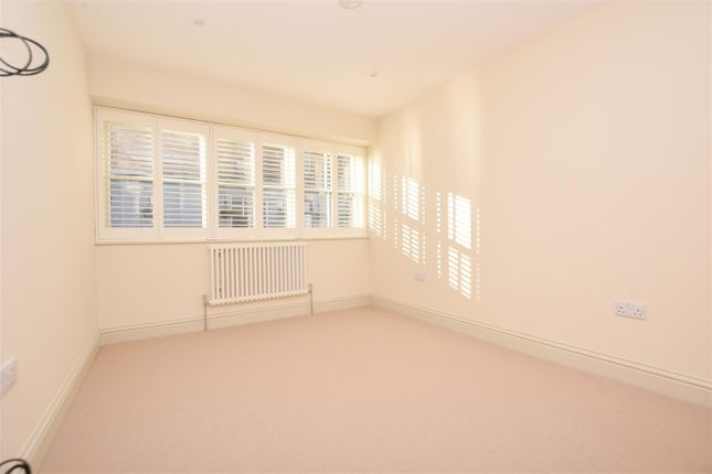 Flat 1, Roebuck House, High Street, Hastings photo 4