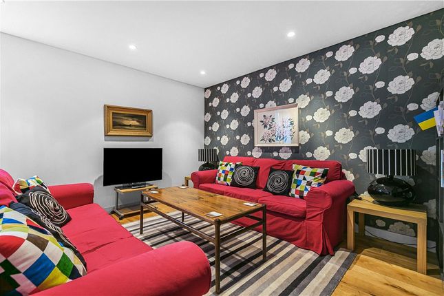 Flat 3, 12, Bermondsey Square, London photo 3