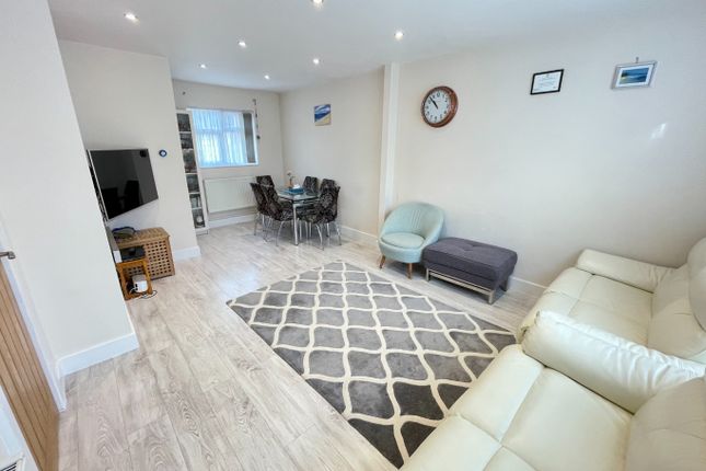 End terrace house for sale in Beverley Road, Luton, Bedfordshire