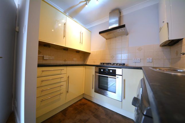 Flat to rent in Mays Lane, Barnet