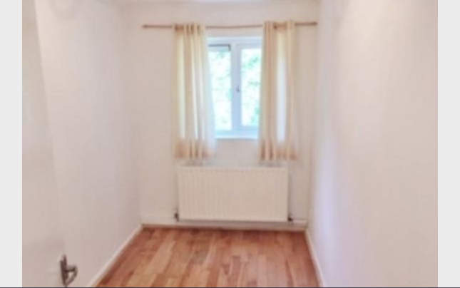 Flat to rent in Taymount Rise, London