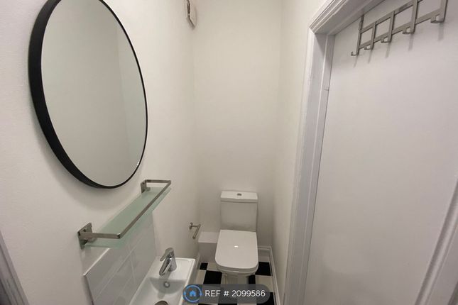 Flat to rent in Near Camden Canal, London