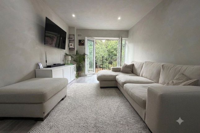 Flat 4, Church View, 341, London Road, Surrey photo 3