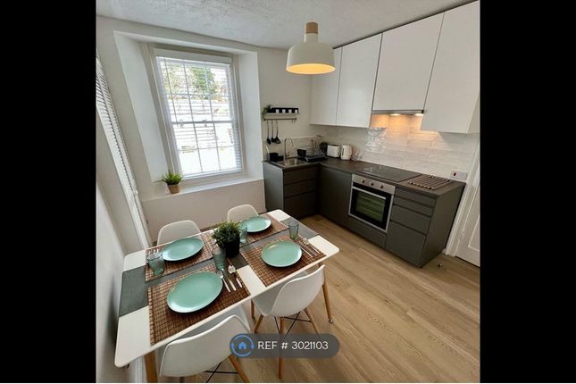 Wellington Terrace, Truro photo 3