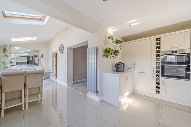 5, Chevet Grove, West Yorkshire photo 3