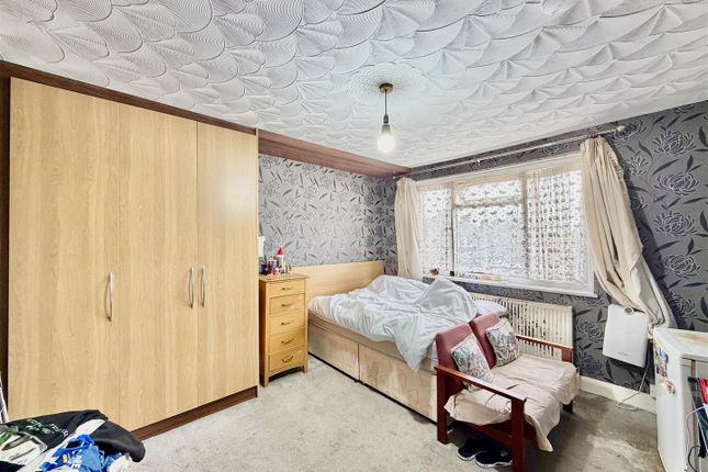 660, Bath Road, Cranford photo 4